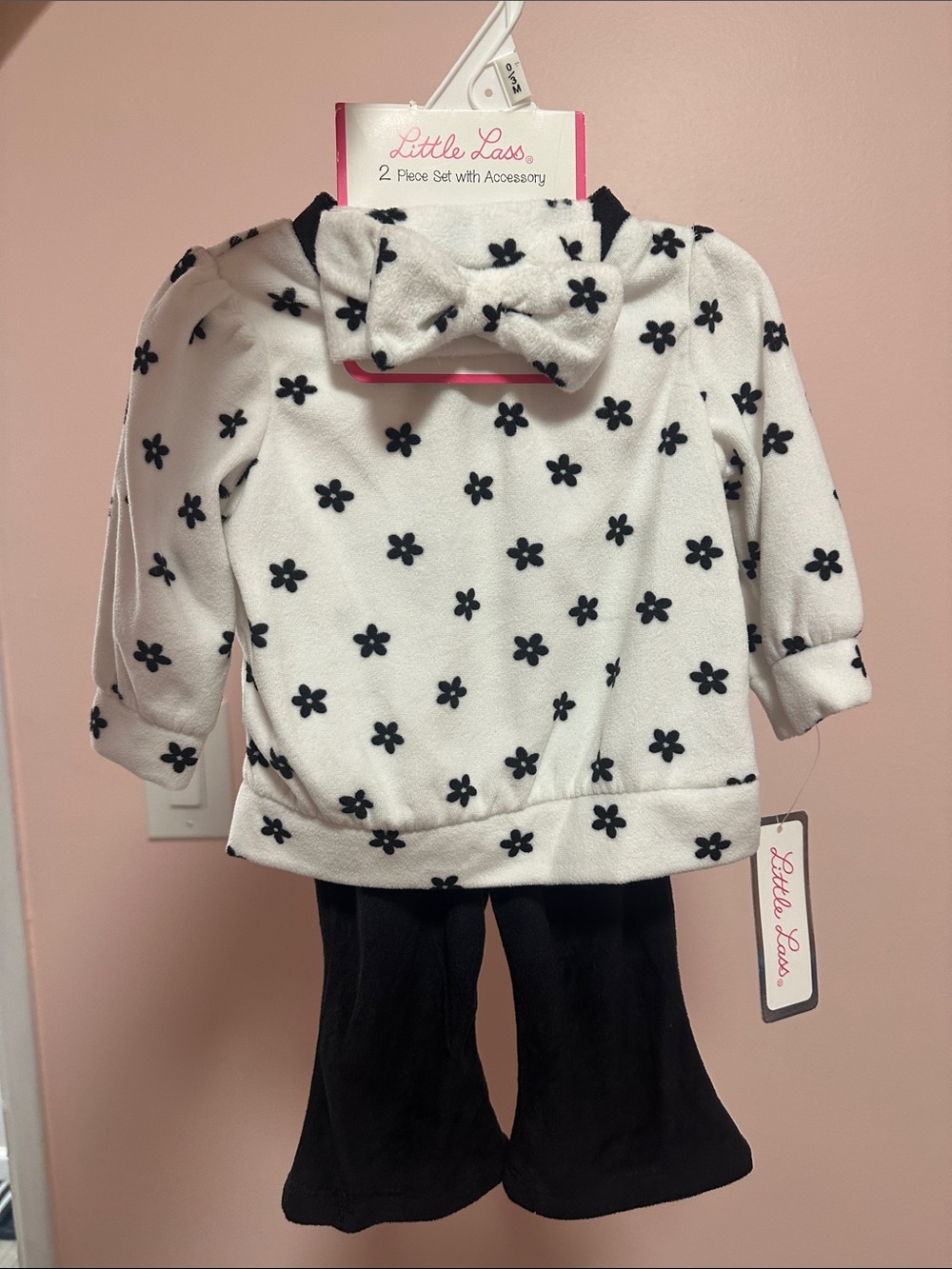 Little Lass two piece set with accessory size 0-3 months. Nwt